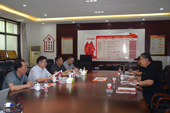 臨汾市市場監(jiān)督管理局局長、非公企業(yè)黨委書記張東紅<br>在科海集團(tuán)調(diào)研非公黨建工作