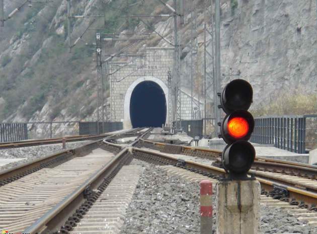 石家莊哪些學(xué)校開設(shè)鐵道信號專業(yè)？