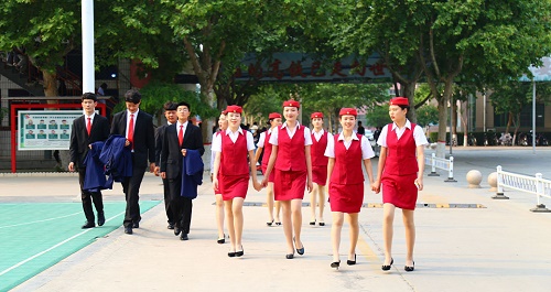 不滿15周歲能報(bào)名石家莊東華鐵路學(xué)校嗎？