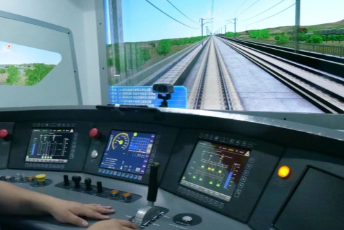 想當(dāng)火車司機？中專學(xué)歷也能報名！穩(wěn)定高薪 + 鐵飯碗！